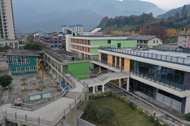 雨城区第二中学特色办学建设项目（多营校区）全面完工